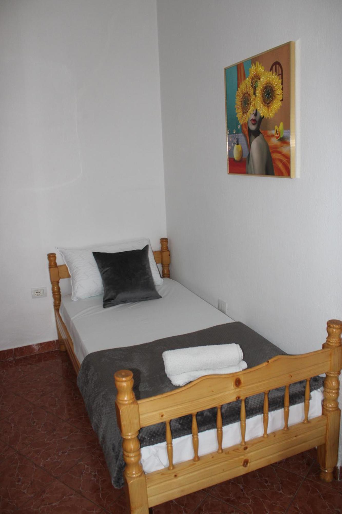 Crew Hostel Tiran Dış mekan fotoğraf