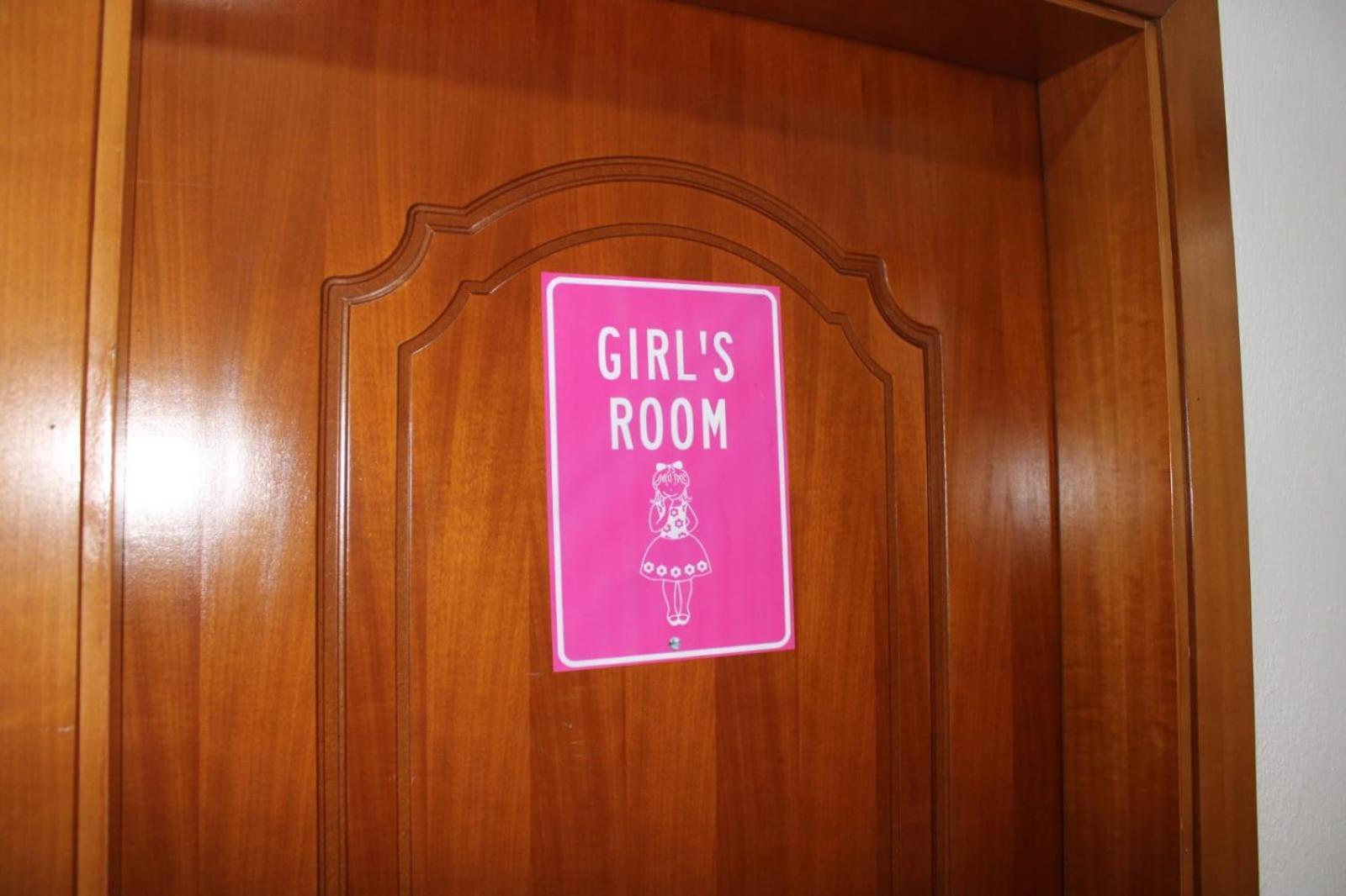 Crew Hostel Tiran Dış mekan fotoğraf